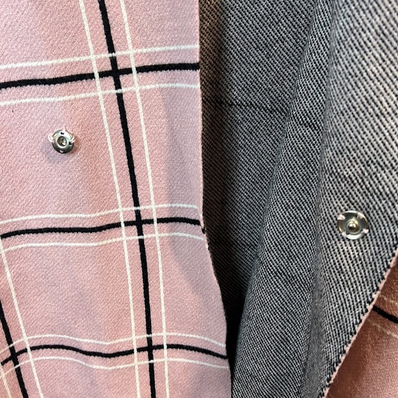 AVA PAIGE Long-Sleeve Plaid Cardigan with One Snap Middle Closure - Picture 6 of 8